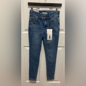Rise Supply Co. Two Button Skinny Jeans in the size 5/27.